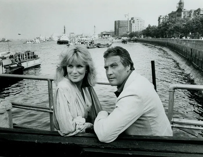Framed Print : THE LOVE BOAT, from left, Linda Evans, Lee Majors, China Cruise: The Pledge  /  East Meets West  /  Dear Roberta  /  My Two Dumplings: Part 1, (Season 7, Epsidoe 1, aired Oct 1)