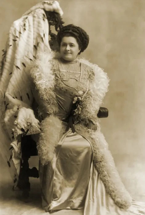 Framed Print : Luisa Tetrazzini (1871-1940), Italian coloratura soprano and international opera star. The dish, Chicken Tetrazzini, is named after her Framed Print : Luisa Tetrazzini (1871-1940), Italian coloratura soprano and international opera star. The dish, Chicken Tetrazzini, is named after her
