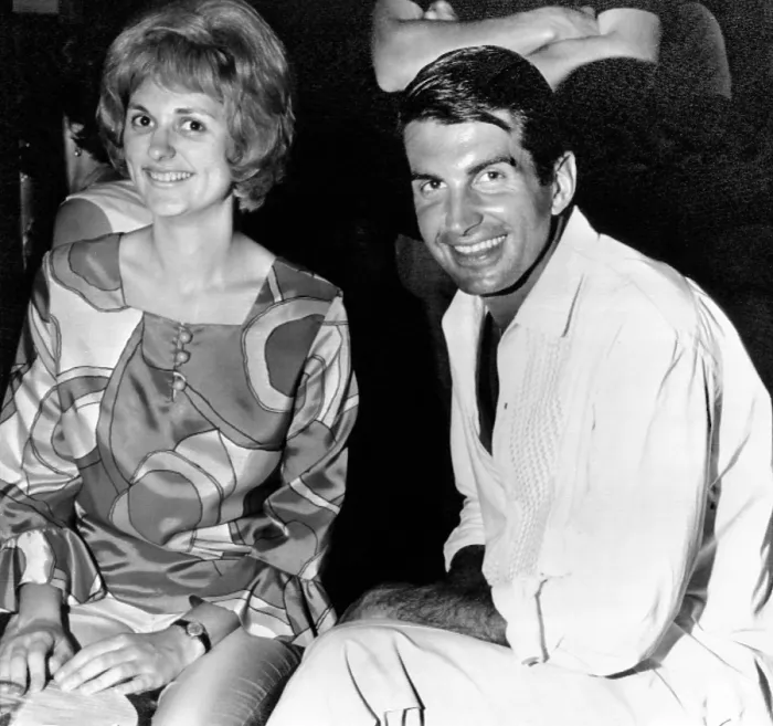 Framed Print : Lynda Bird Johnson vacationing in Acapulco with Actor George Hamilton. The President's duaghter's blond wig was an unsuccessful disguise against the paparazzi. Nov