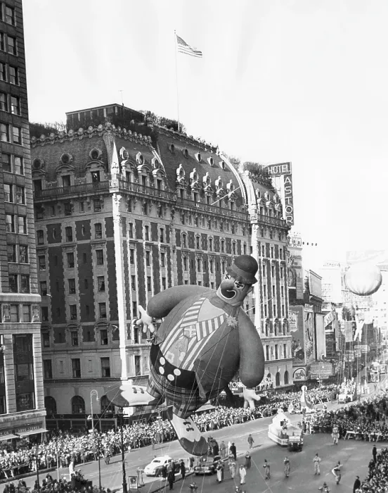 Framed Print : Macy's Thanksgiving Day Parade, New York, November 23, 1945.. Courtesy: CSU Archives / Everett Collection Framed Print : Macy's Thanksgiving Day Parade, New York, November 23, 1945.. Courtesy: CSU Archives / Everett Collection
