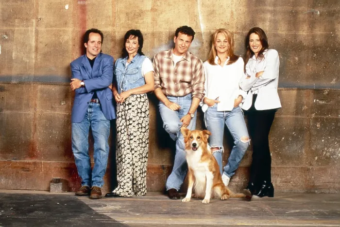 Framed Print : MAD ABOUT YOU, from left: John Pankow, Leila Kenzle, Paul Reiser, Helen Hunt, Anne Ramsay, 1992-2019