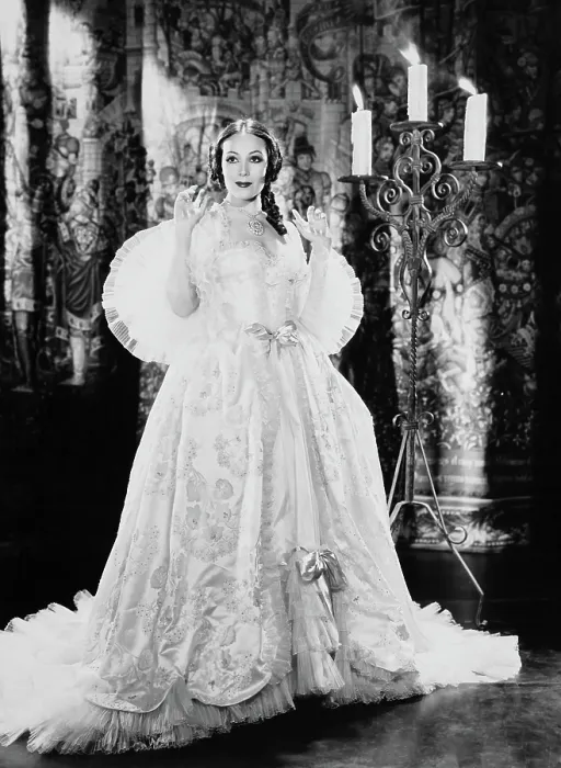 Framed Print : MADAME DU BARRY, Dolores del Rio, 1934 Framed Print : MADAME DU BARRY, Dolores del Rio, 1934