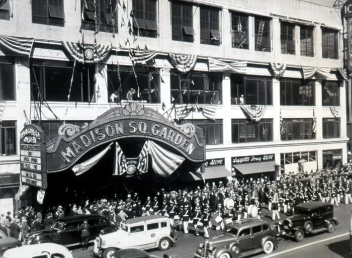 Framed Print : Madison Square Garden, September 20th, 1937. Courtesy: CSU Archives  /  Everett Collection