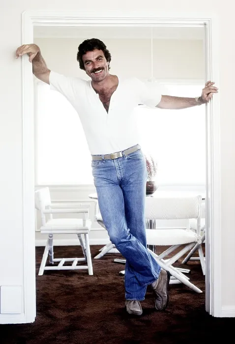 Framed Print : MAGNUM, P.I. (aka MAGNUM P.I.), Tom Selleck, 1980-88 (1980 photo)