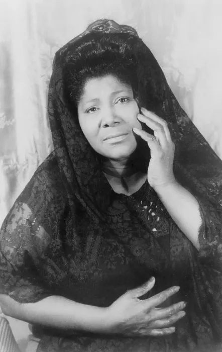 Framed Print : Mahalia Jackson (1911-1972), African American gospel singer. Portrait by Carl Van Vechten, 1962 Framed Print : Mahalia Jackson (1911-1972), African American gospel singer. Portrait by Carl Van Vechten, 1962