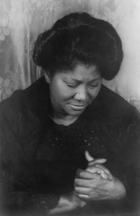 Framed Print : Mahalia Jackson (1911-1972), African American gospel singer. Portrait by Carl Van Vechten, 1962 Framed Print : Mahalia Jackson (1911-1972), African American gospel singer. Portrait by Carl Van Vechten, 1962