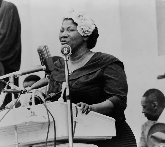 Framed Print : Mahalia Jackson (1911-1972), singing from the Lincoln Memorial at a May 17, 1957 Prayer Pilgrimage for Freedom in Washington, D.C