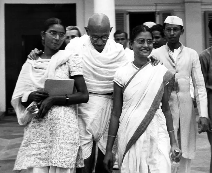 Framed Print : Mahatma Gandhi, at age 70, with his two grandaughters. ca. October 1939. Courtesy: CSU Archives / Everett Collection