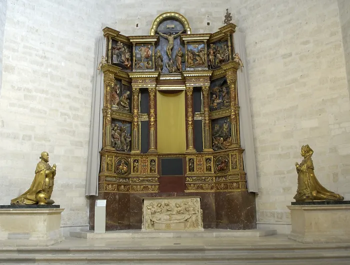 Framed Print : Main altarpiece of the monastery of la Mejorada de Olmedo (Valladolid) with the praying figures of the Dukes of Lerma. Work by Alonso Berruguete and Vasco de la Zarza1523 - 1526