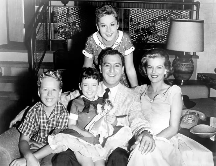 Framed Print : MAKE ROOM FOR DADDY, (aka THE DANNY THOMAS SHOW), seated from left: Rusty Hamer, Angela Cartwright, Danny Thomas, Marjorie Lord, Sherry Jackson (rear), (fifth season cast shot)
