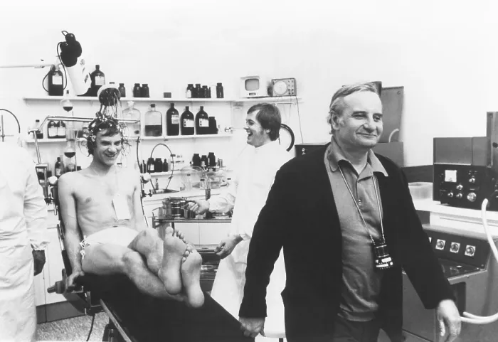 Framed Print : Malcolm McDowell and Director Lindsay Anderson during the filming of O LUCKY MAN! 1973. (CSU_2015_11_1199) Framed Print : Malcolm McDowell and Director Lindsay Anderson during the filming of O LUCKY MAN! 1973. (CSU_2015_11_1199)
