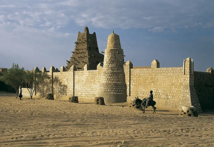 Framed Print : MALI. TIMBUKTU. Tombouctou. Djinguereber Mosque or Great Mosque (14th c.), built employing adobe. African art. AISA / Everett Collection**US SALES ONLY**