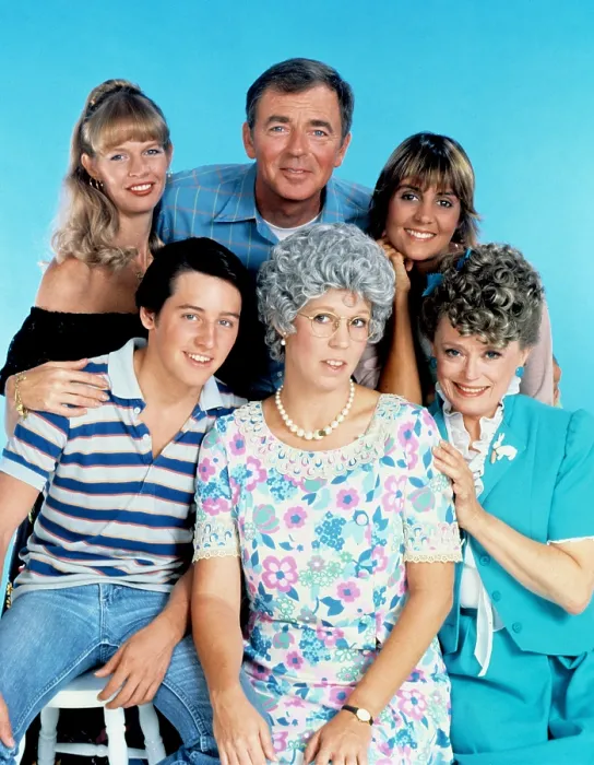 Framed Print : MAMA'S FAMILY, Eric Brown, Dorothy Lyman, Ken Berry, Karin Argoud, Rue McClanahan, Vicki Lawrence, 1983-90