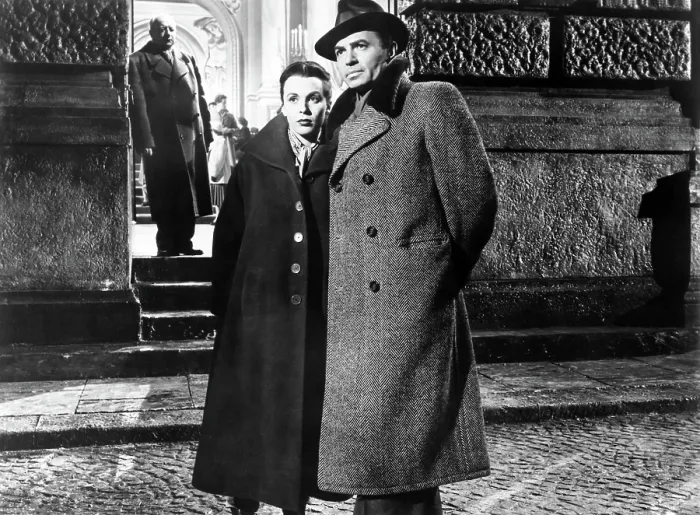 Framed Print : THE MAN BETWEEN, from left: Claire Bloom, James Mason, 1953