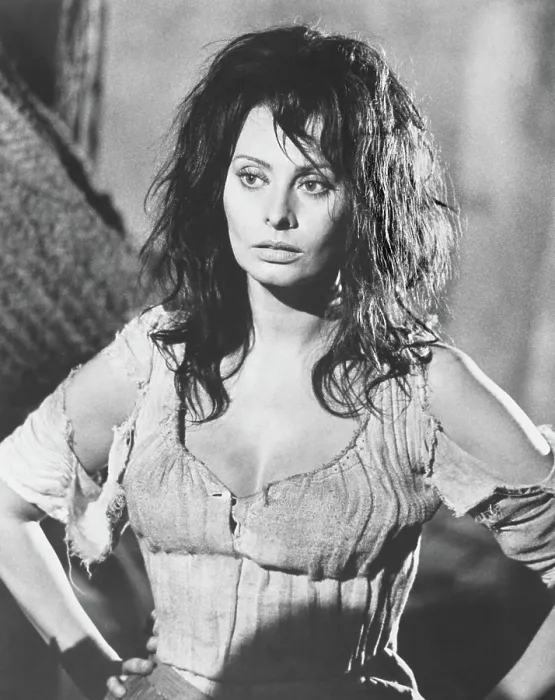 Framed Print : MAN OF LA MANCHA, Sophia Loren, 1972