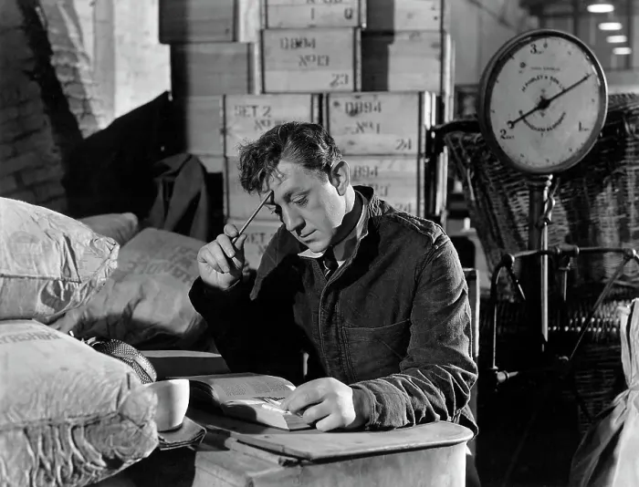Framed Print : THE MAN IN THE WHITE SUIT, Alec Guinness, 1951 Framed Print : THE MAN IN THE WHITE SUIT, Alec Guinness, 1951
