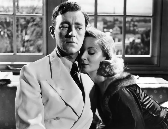 Framed Print : THE MAN IN THE WHITE SUIT, Alec Guinness, Joan Greenwood, 1951 Framed Print : THE MAN IN THE WHITE SUIT, Alec Guinness, Joan Greenwood, 1951