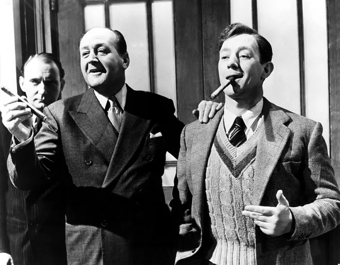 Framed Print : THE MAN IN THE WHITE SUIT, Cecil Parker, Alec Guinness, 1951 Framed Print : THE MAN IN THE WHITE SUIT, Cecil Parker, Alec Guinness, 1951