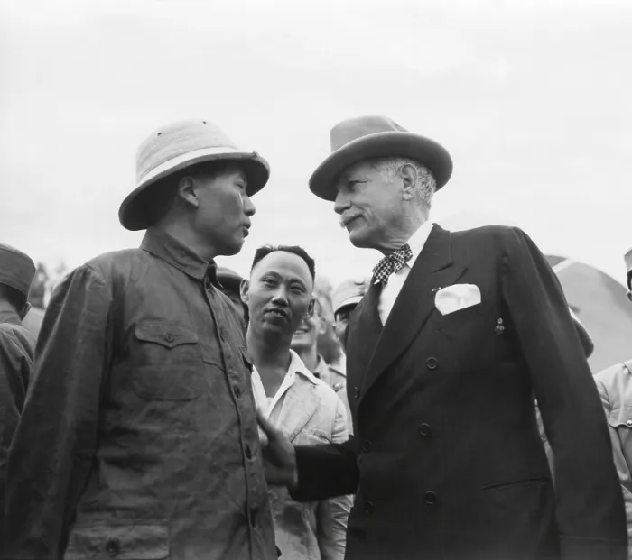 Framed Print : Mao Zedong and U.S. Ambassador Patrick Hurley at Chongqing (Chungking) airport. They were traveling to peace negotiations with Chiang Kai-shek in Chongqing