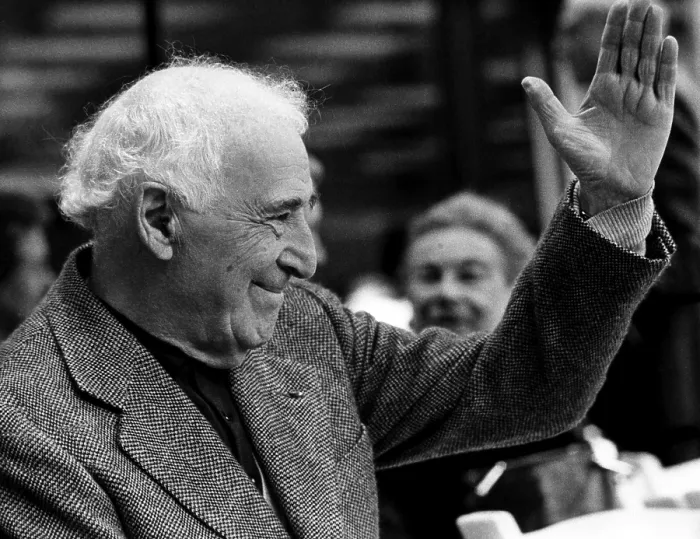Framed Print : Marc Chagall watches as his mosaic, The Four Seasons, is unveiled in Chicago, 1974. Courtesy: CSU Archives / Everett Collection