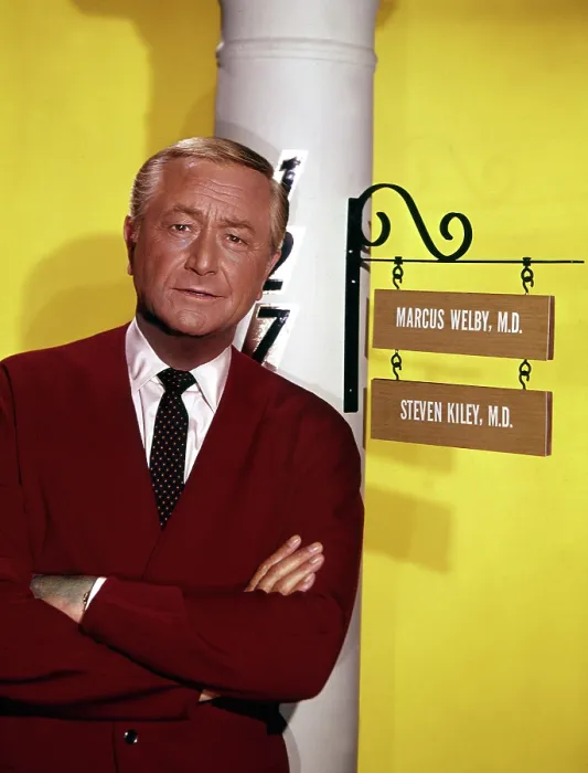 Framed Print : MARCUS WELBY, M.D. Robert Young, 1969-1976 Framed Print : MARCUS WELBY, M.D. Robert Young, 1969-1976