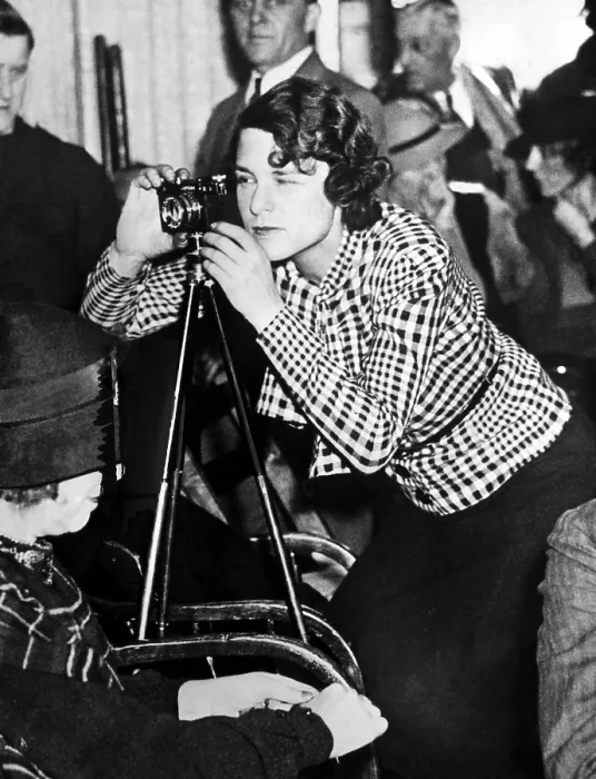 Framed Print : Margaret Bourke-White photographing the Hauptmann trial at Hunterdon County Courthouse, 1935. Courtesy: CSU Archives / Everett Collection