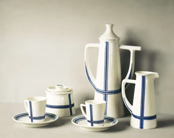 Framed Print : Maria coffee set Dec. M-1 (1960). China / Porcelain. Proc: SPAIN. Sargadelos. AISA / Everett Collection**US SALES ONLY** Framed Print : Maria coffee set Dec. M-1 (1960). China / Porcelain. Proc: SPAIN. Sargadelos. AISA / Everett Collection**US SALES ONLY**