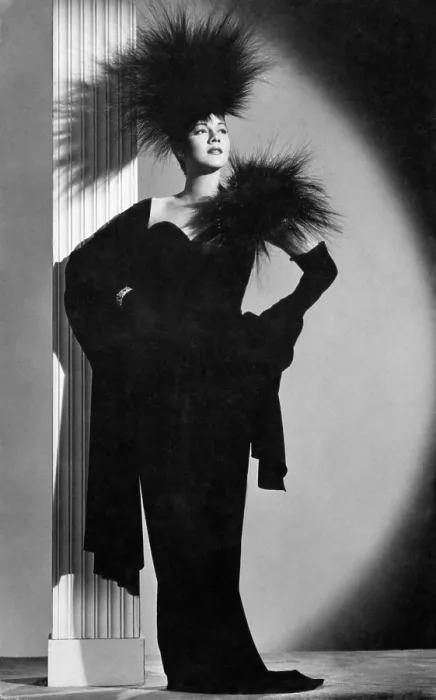 Framed Print : Maria Montez, ca. mid-1940s Framed Print : Maria Montez, ca. mid-1940s