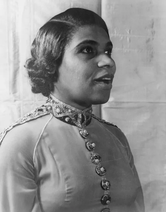 Framed Print : Marian Anderson (1897-1993), African American contralto singing in 1940 portrait by Carl Van Vechten
