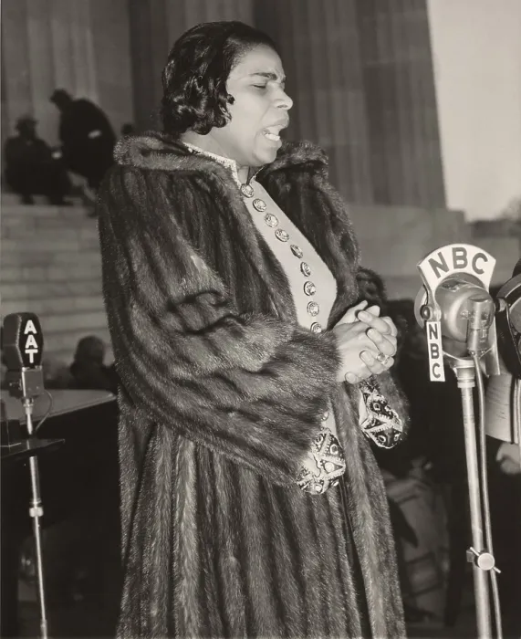 Framed Print : Marian Anderson (1897-1993), at a NBC microphone during her historic concert on the steps of the Lincoln Memorial, singing to a crowd of 75, 000 on Easter Day, April 9, 1939