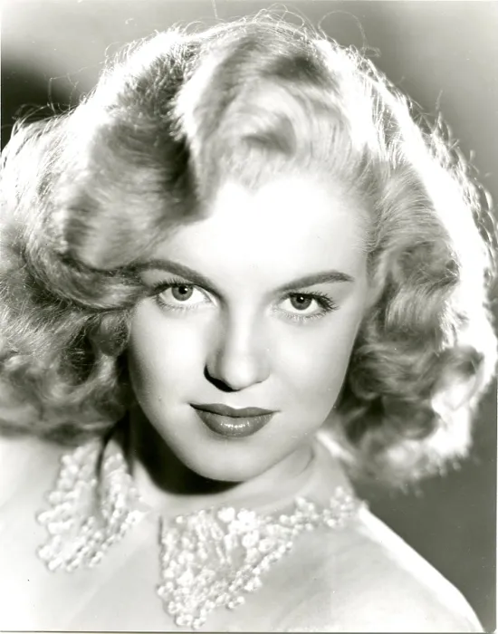 Framed Print : Marilyn Monroe, ca. 1949. - Photo: Courtesy Everett Collection