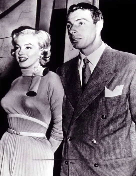 Framed Print : Marilyn Monroe, Joe DiMaggio, 1952. Courtesy: CSU Archives  /  Everett Collection