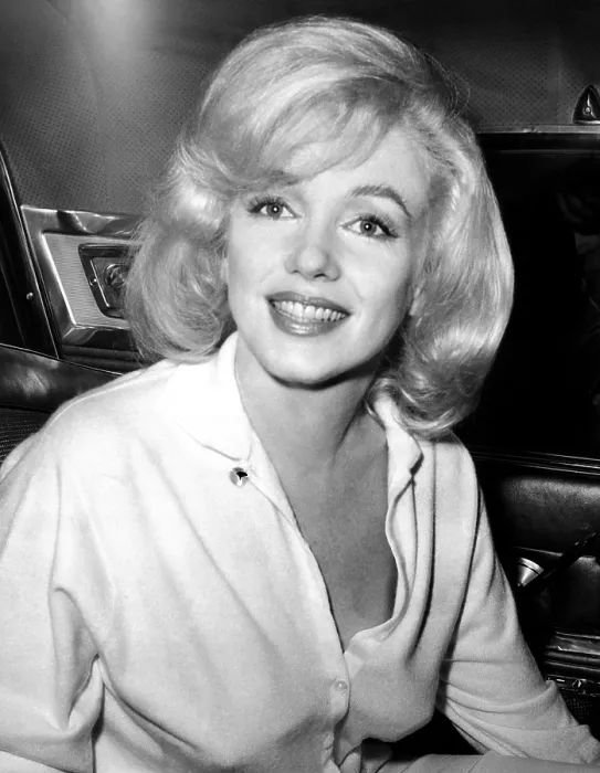 Framed Print : Marilyn Monroe, leaving Columbia-Presbyterian Hospital, New York, March 5, 1961
