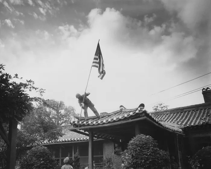 Framed Print : Marine raises U.S. flag at American consulate in Seoul, while fighting for the city raged around the compound. 2nd Battle of Seoul, Sept. 27, 1950. Korean War, 1950-53