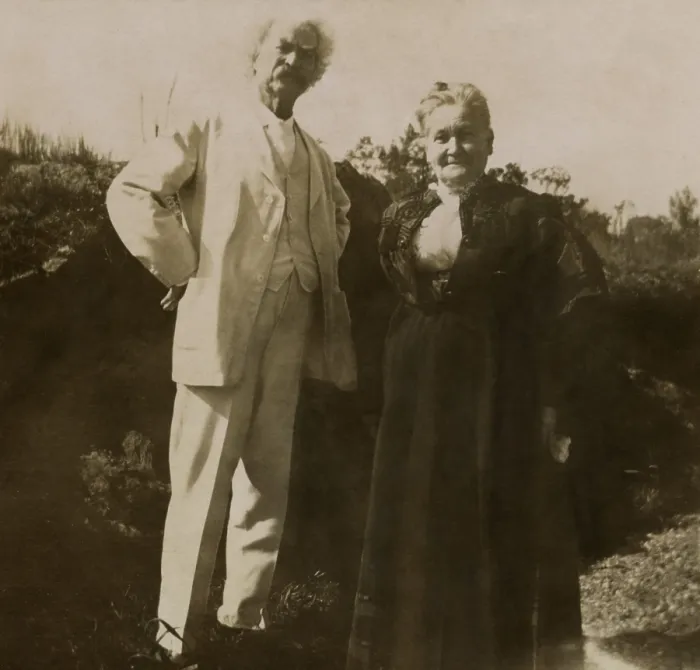 Framed Print : Mark Twain (aka Samuel Clemens), with Anna Laura (Elizabeth) Hawkins Frazer, c. 1902-1908