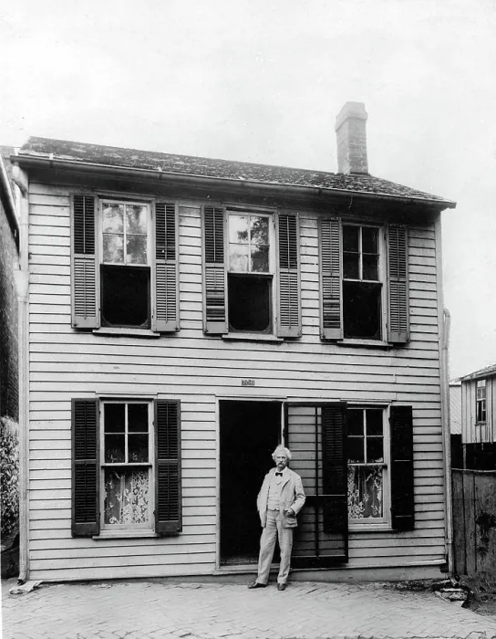 Framed Print : MARK TWAIN in front of his boyhood home in Hannibal, Missouri. Undate photo.. Courtesy: CSU Archives / Everett Collection Framed Print : MARK TWAIN in front of his boyhood home in Hannibal, Missouri. Undate photo.. Courtesy: CSU Archives / Everett Collection