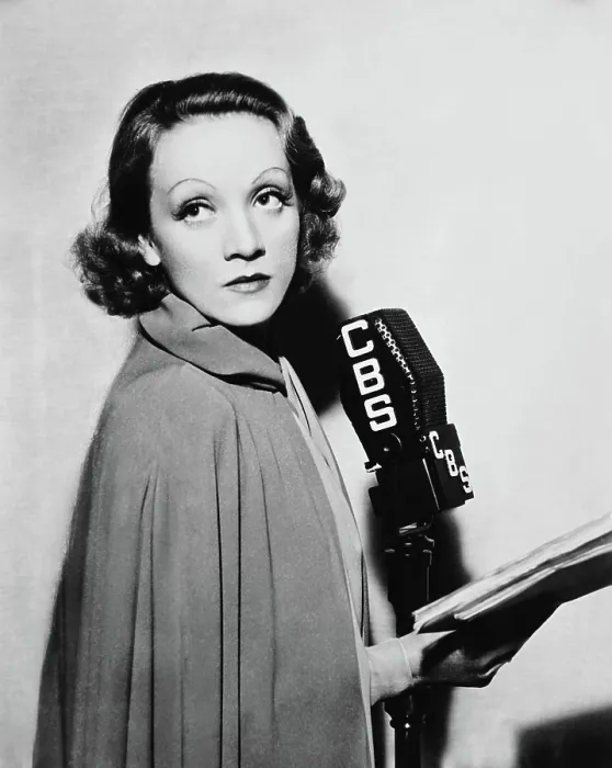 Framed Print : Marlene Dietrich, 1937 Framed Print : Marlene Dietrich, 1937