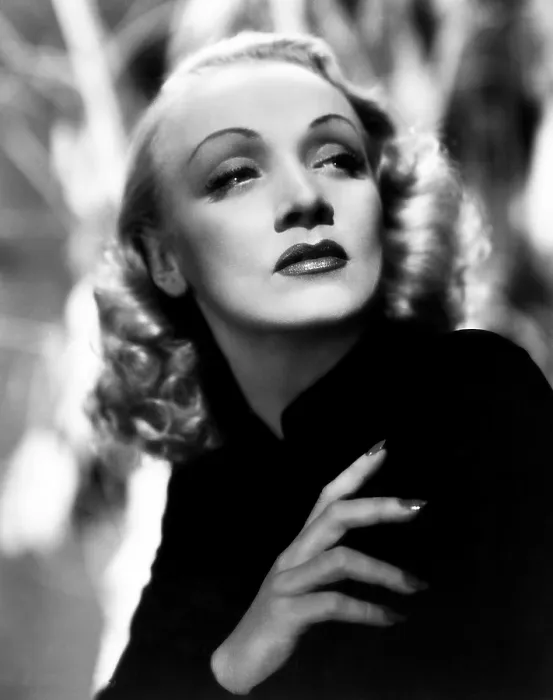 Framed Print : Marlene Dietrich, ca. early 1940s Framed Print : Marlene Dietrich, ca. early 1940s