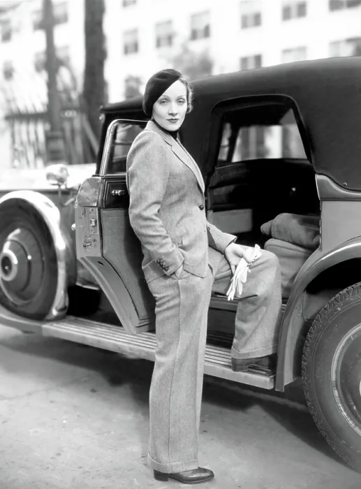 Framed Print : Marlene Dietrich, portrait ca. 1933
