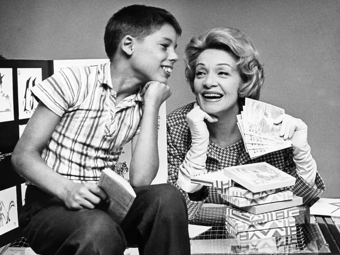 Framed Print : Marlene Dietrich sells a boy Christmas cards at a UNICEF fundraiser, 1961. Courtesy: CSU Archives / Everett Collection Framed Print : Marlene Dietrich sells a boy Christmas cards at a UNICEF fundraiser, 1961. Courtesy: CSU Archives / Everett Collection