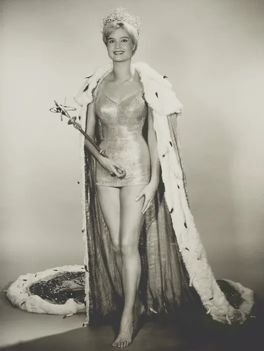 Framed Print : Marlene Schmidt, Miss Universe 1961, holds a scepter, wears a rhinestones crown, a bathing suit, and simulated ermine trim cape (BSLOC_2020_2_13) Framed Print : Marlene Schmidt, Miss Universe 1961, holds a scepter, wears a rhinestones crown, a bathing suit, and simulated ermine trim cape (BSLOC_2020_2_13)