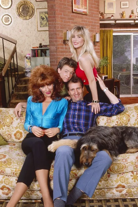 Framed Print : MARRIED...WITH CHILDREN, (aka MARRIED WITH CHILDREN), From top down: Christina Applegate, David Faustino, Katey Sagal, Ed O'Neill, Buck the dog, (1989), 1987-1997