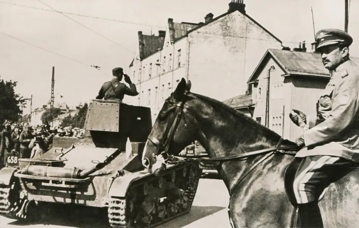 Framed Print : Marshall Mannerheim, Commander of Finnish Army reviews a military parade in Dec. 1939. During the Winter War with the Soviet Union (Russia). World War 2. (BSLOC_2014_8_150)