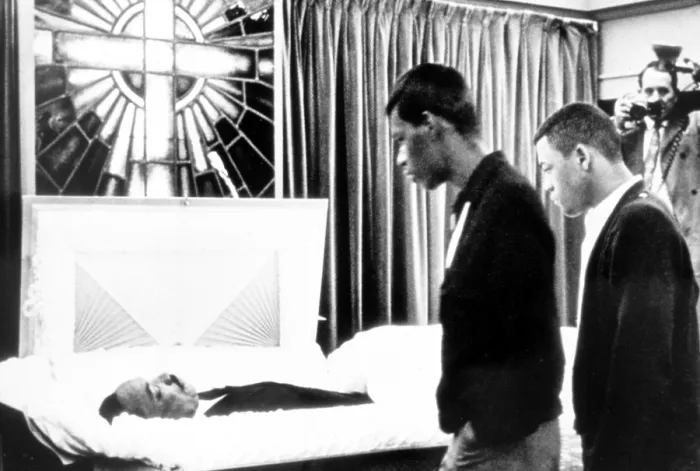 Framed Print : MARTIN LUTHER KING, JR, funeral, Memphis, TN, 04-05-1968.. Courtesy: CSU Archives / Everett Collection Framed Print : MARTIN LUTHER KING, JR, funeral, Memphis, TN, 04-05-1968.. Courtesy: CSU Archives / Everett Collection
