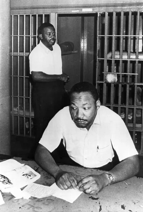 Framed Print : MARTIN LUTHER KING, JR, with Reverend Ralph Abernathy, in St.John's County Jail, Florida, 6 / 12 / 62. Everett / CSU Archives