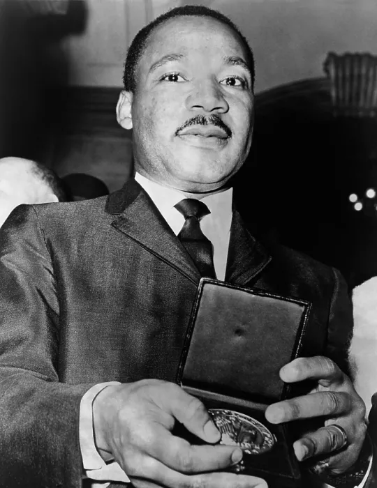 Framed Print : Martin Luther King showing a medallion from Mayor Wagner. One week after he accepted the Nobel Peace Prize King was proclaimed an honorary New Yorker. Dec. 17, 1964