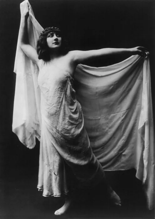 Framed Print : Mary Garden (1874-1967), Scottish-born American operatic soprano in 1909