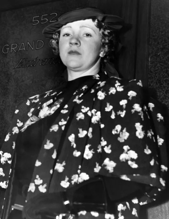 Framed Print : Mary Miles Minter (1902-1984), American silent film actress, during the re-opening of the William Desmond Taylor murder case following the discovery of two diaries she had kept