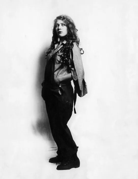Framed Print : Mary Pickford, 1915. Courtesy: CSU Archives / Everett Collection