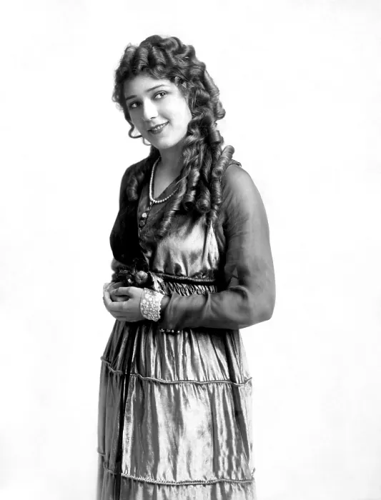 Framed Print : Mary Pickford, ca. 1918 Framed Print : Mary Pickford, ca. 1918